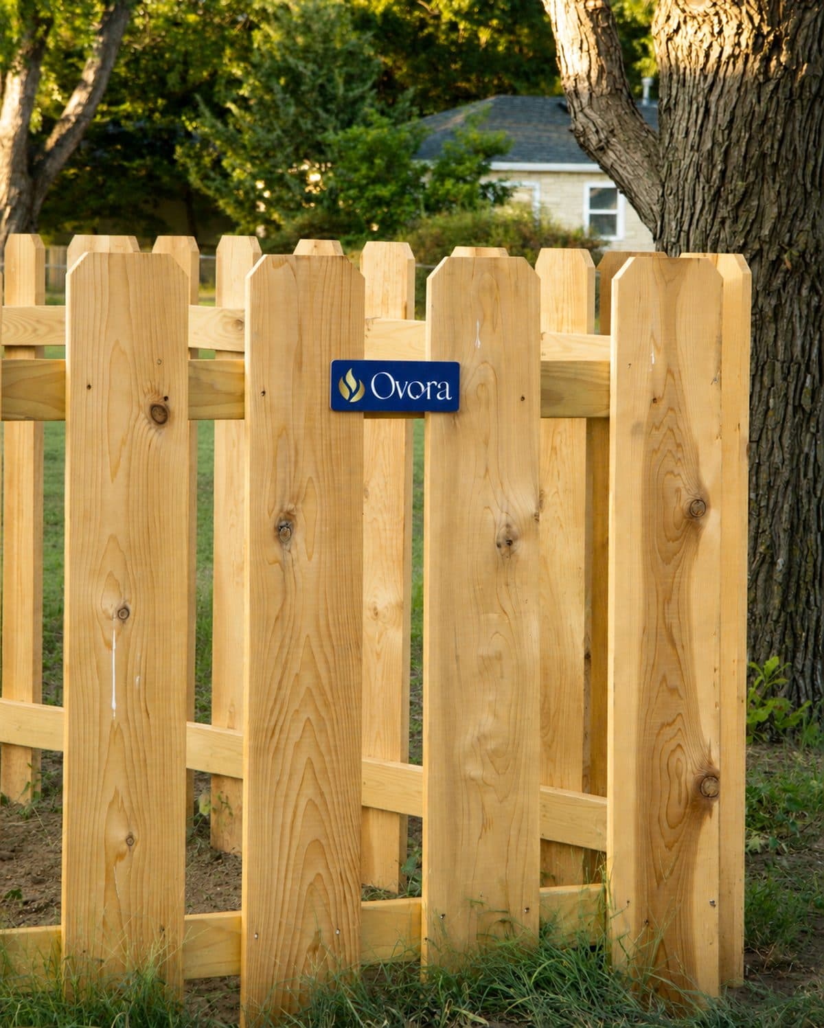 Spaced cedar picket fence with the Ovora plate, installed in the Wichita metro
